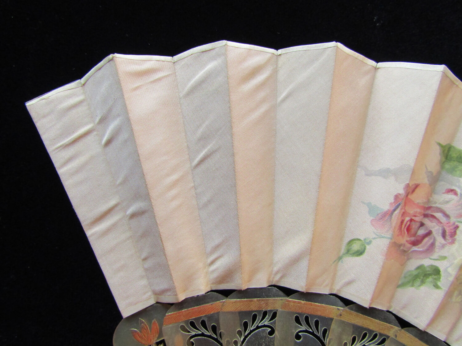 Handpainted-Roses-and-Horn-Fan-06