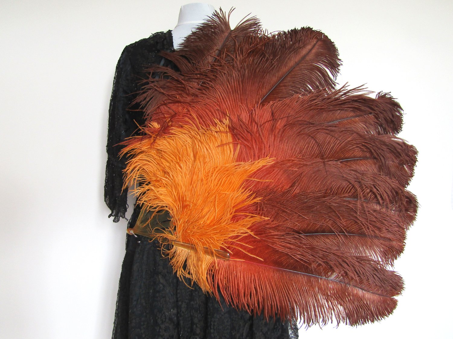 Art-Deco-Era-Ombre-Ostrich-Flapper-Fan-01