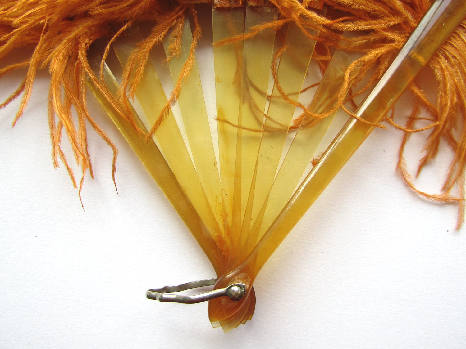 Art-Deco-Era-Ombre-Ostrich-Flapper-Fan-03