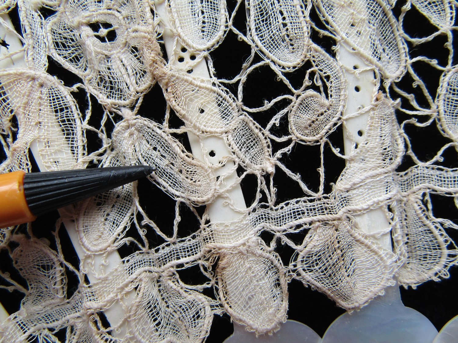 Victorian-Mixed-Brussels-Lace-Fan-09