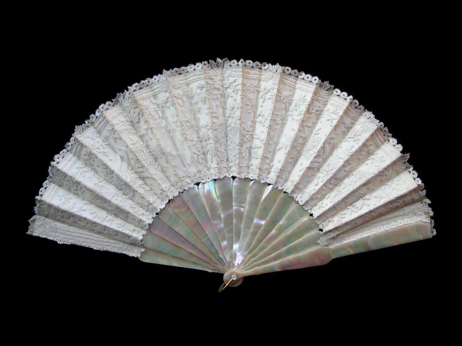 Handmade Brussels Lace Mother of Pearl Wedding Fan