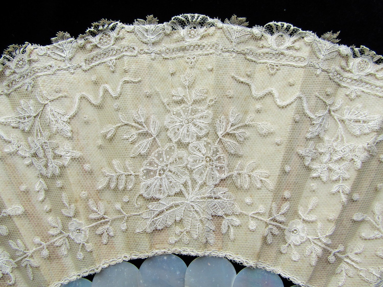 Brussels-Lace-Mother-of-Pearl-Wedding-Fan-04