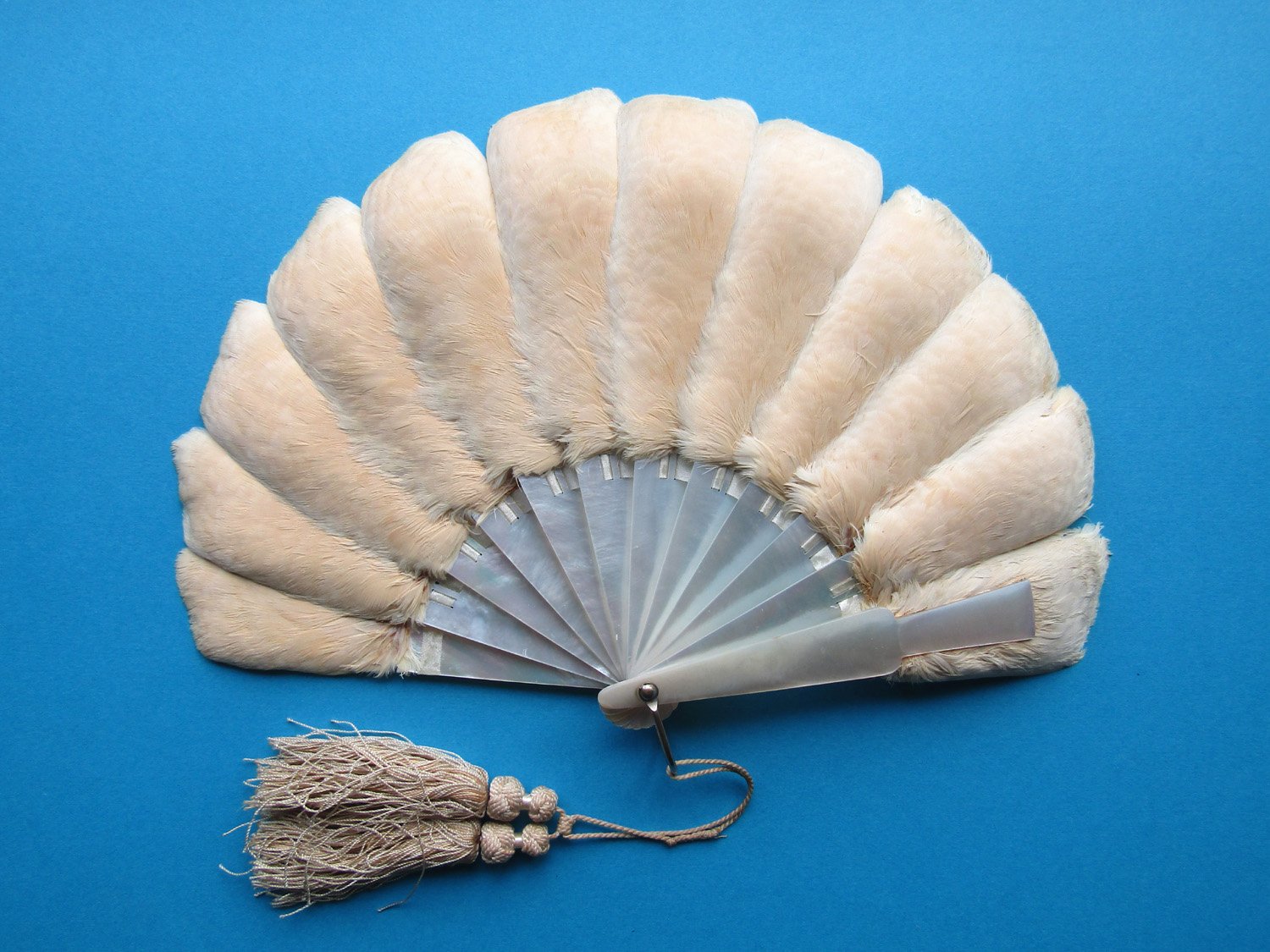 Duvelleroy-Mother of Pearl-Feather-Fan-01