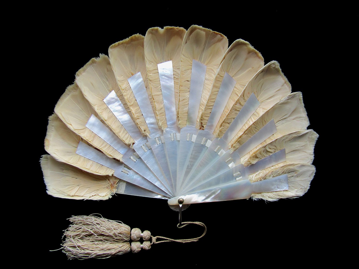 Duvelleroy-Mother of Pearl-Feather-Fan-05