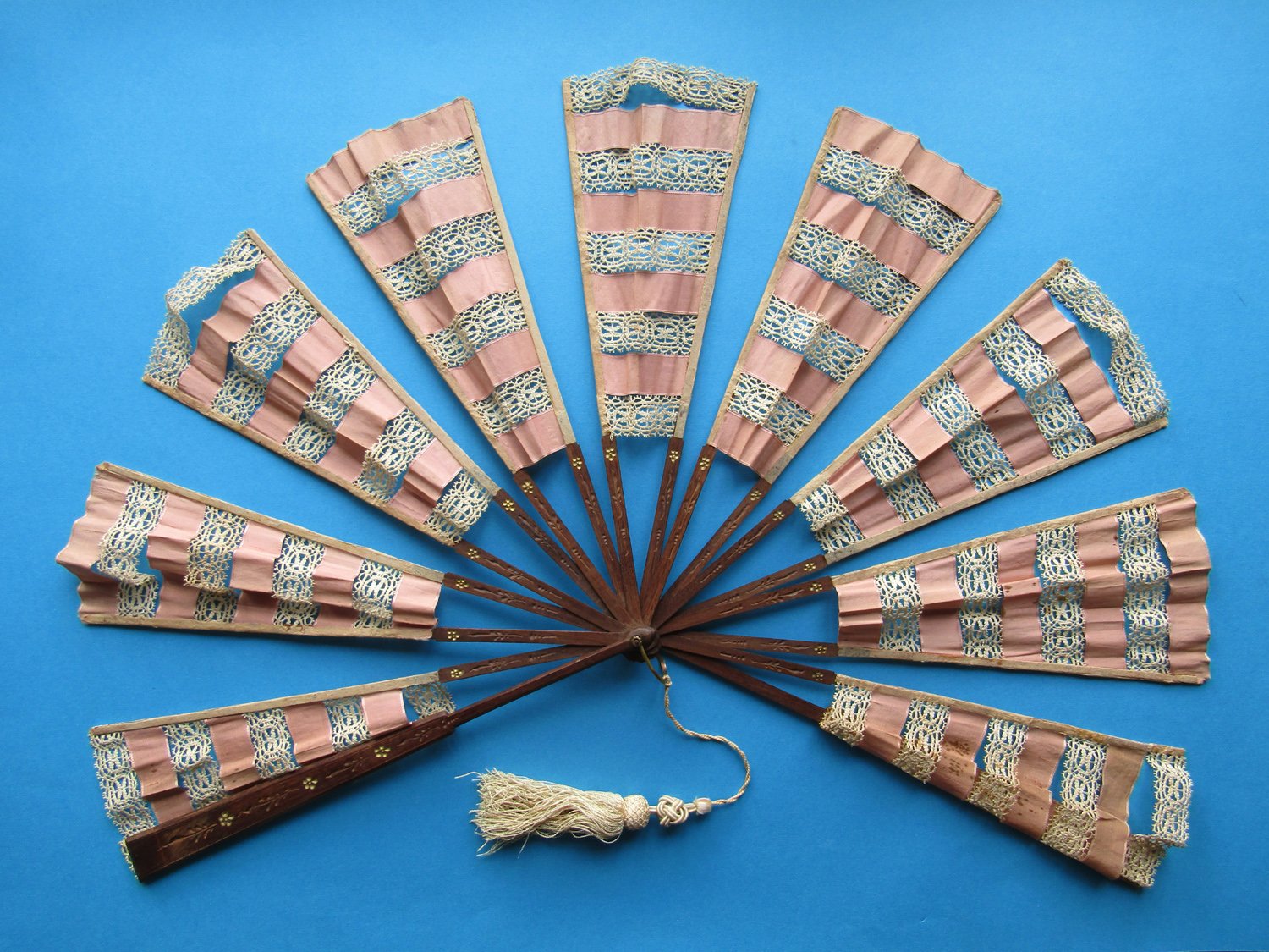 Rare-Victorian-Trick-Fan-Eventail-a-dislocation-01