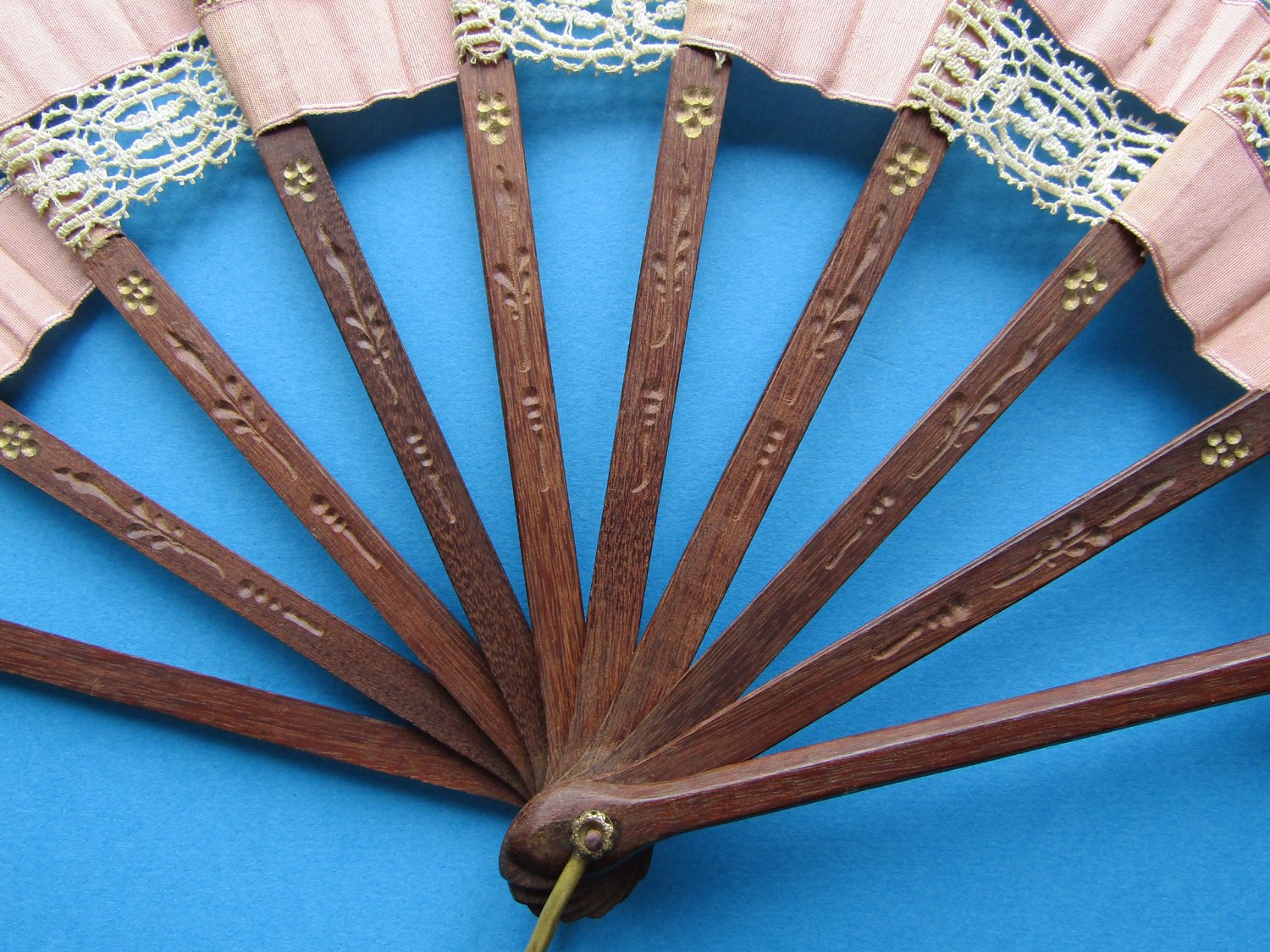 Rare-Victorian-Trick-Fan-Eventail-a-dislocation-04
