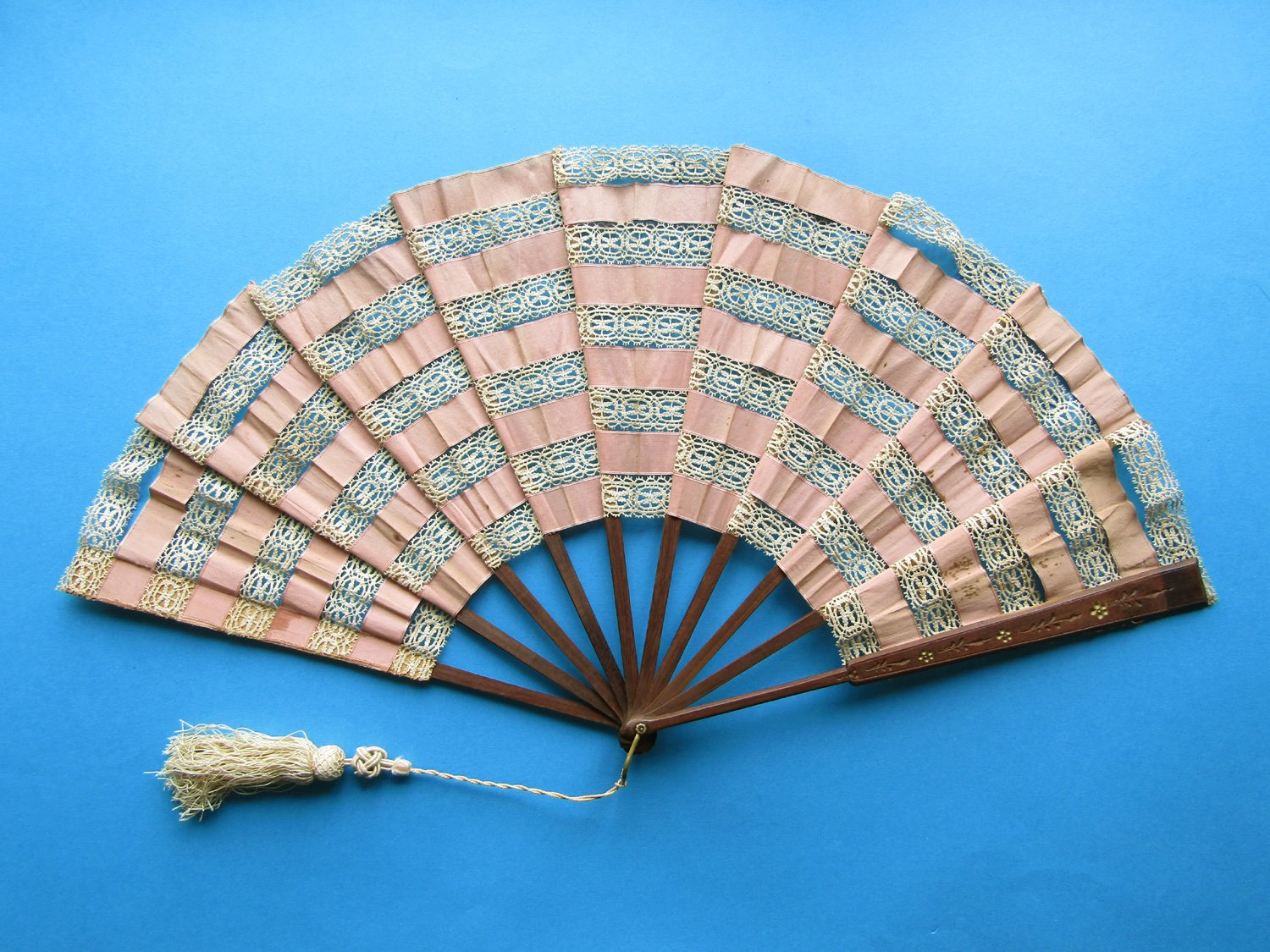 Rare-Victorian-Trick-Fan-Eventail-a-dislocation-08
