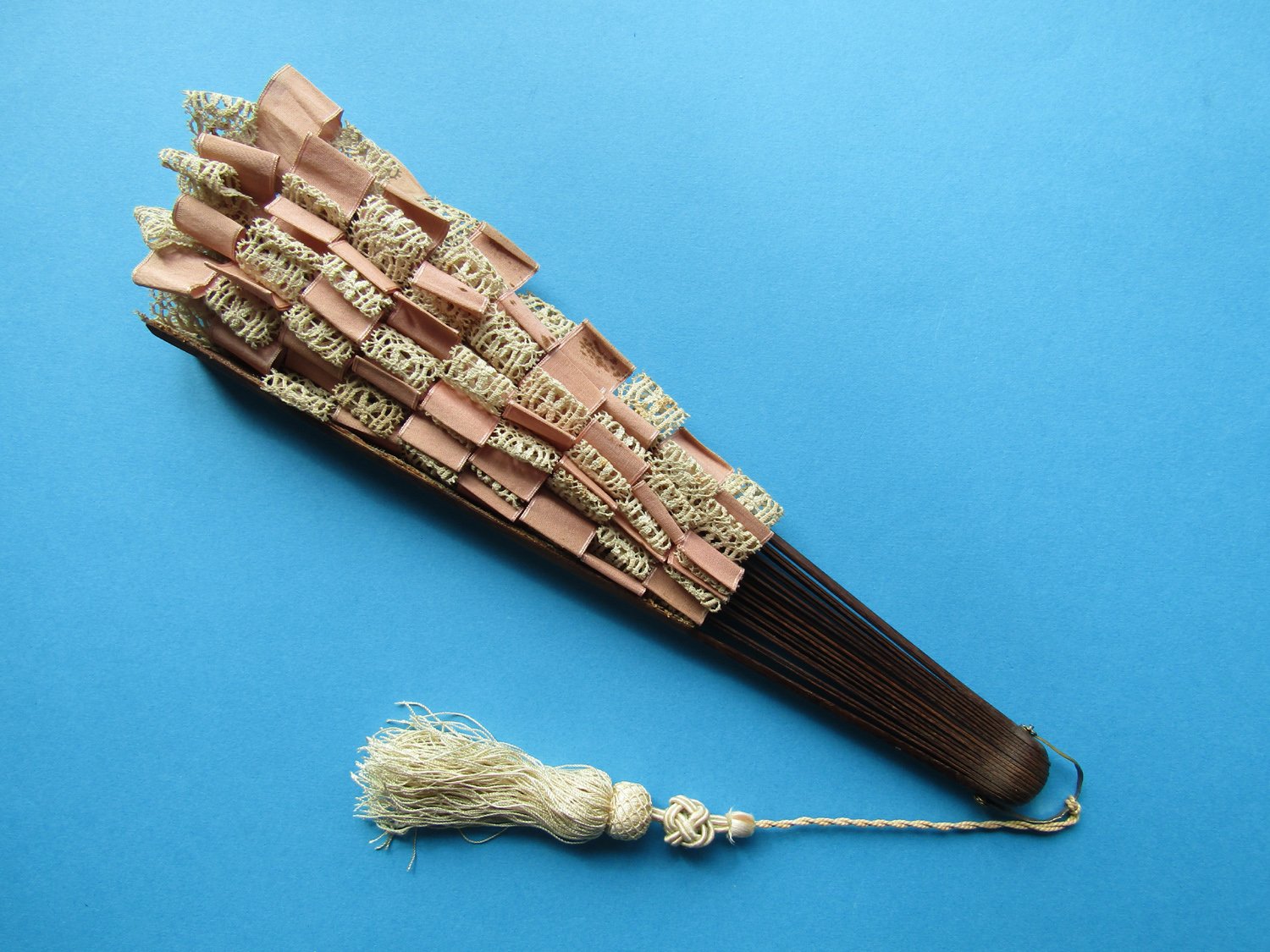 Rare-Victorian-Trick-Fan-Eventail-a-dislocation-09