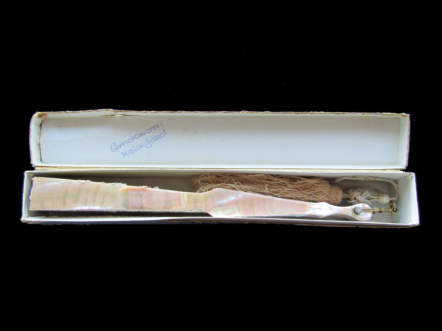 Brussels-Lace-and-Mother-of-Pearl-Fan-08
