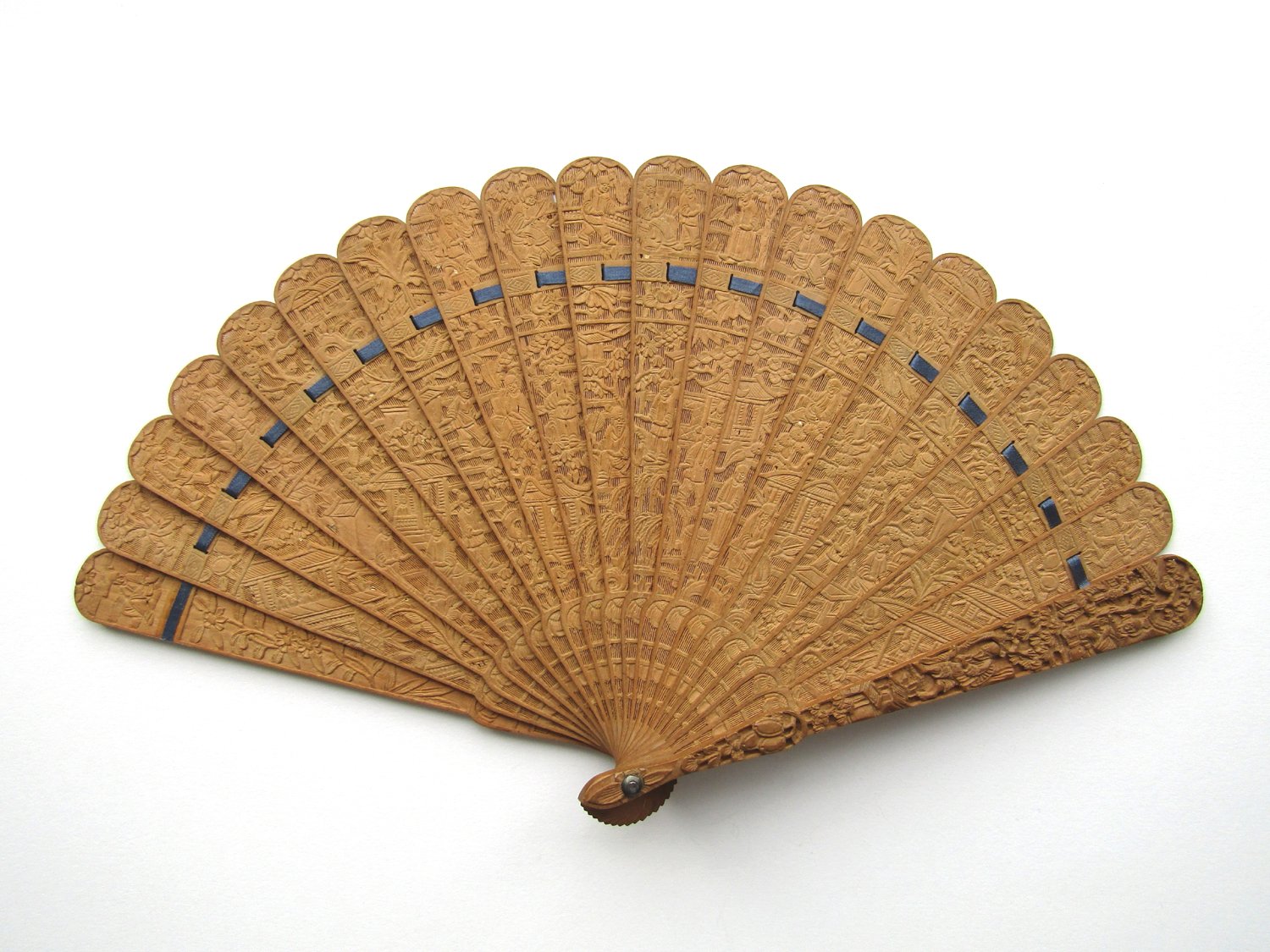 Cantonese-Carved-Sandalwood-Fan-06