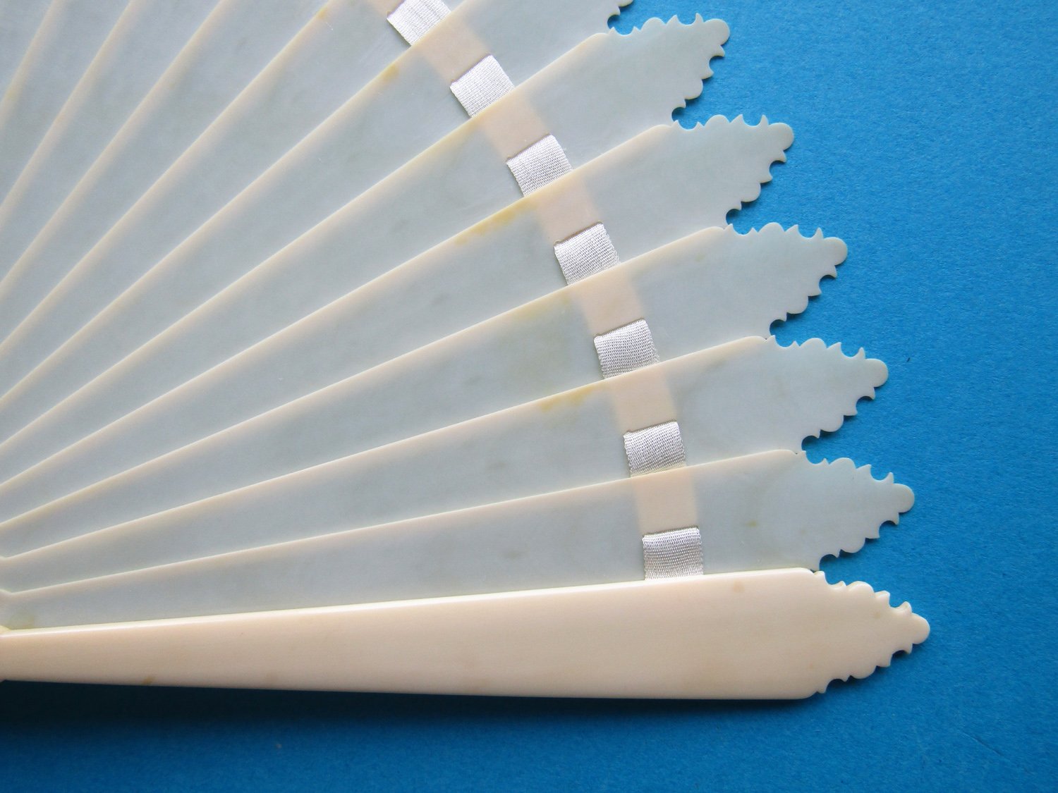 Jane-Austen-Era-Brise-Carved-Fan-09