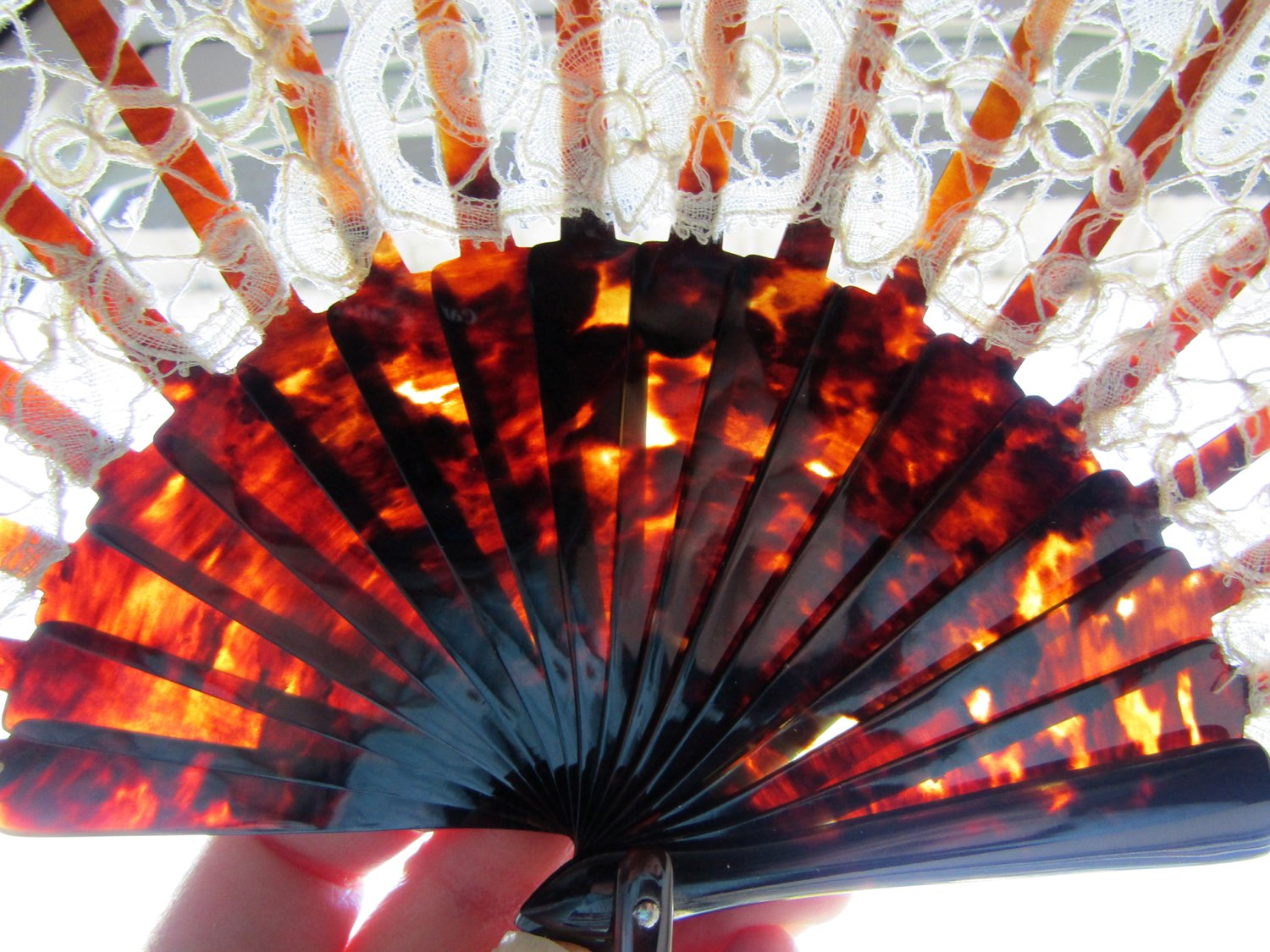 Duvelleroy-Handmade-Mixed-Belgian-Lace-and-Tortoiseshell-Fan-03