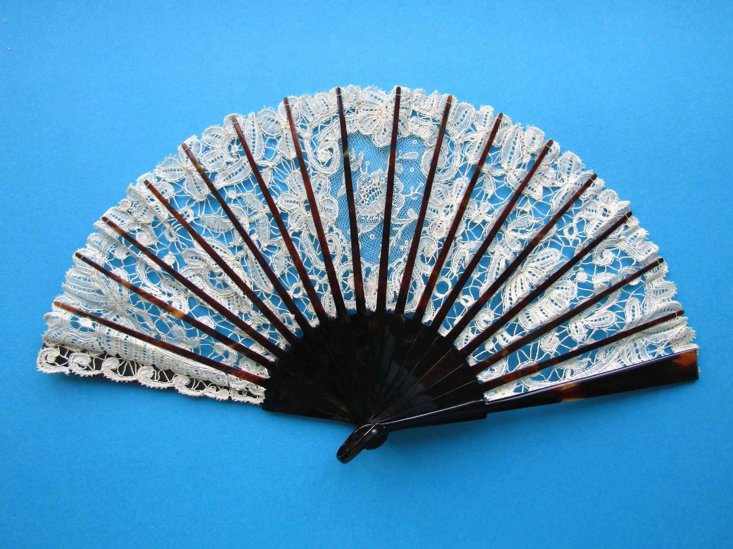 Duvelleroy-Handmade-Mixed-Belgian-Lace-and-Tortoiseshell-Fan-07