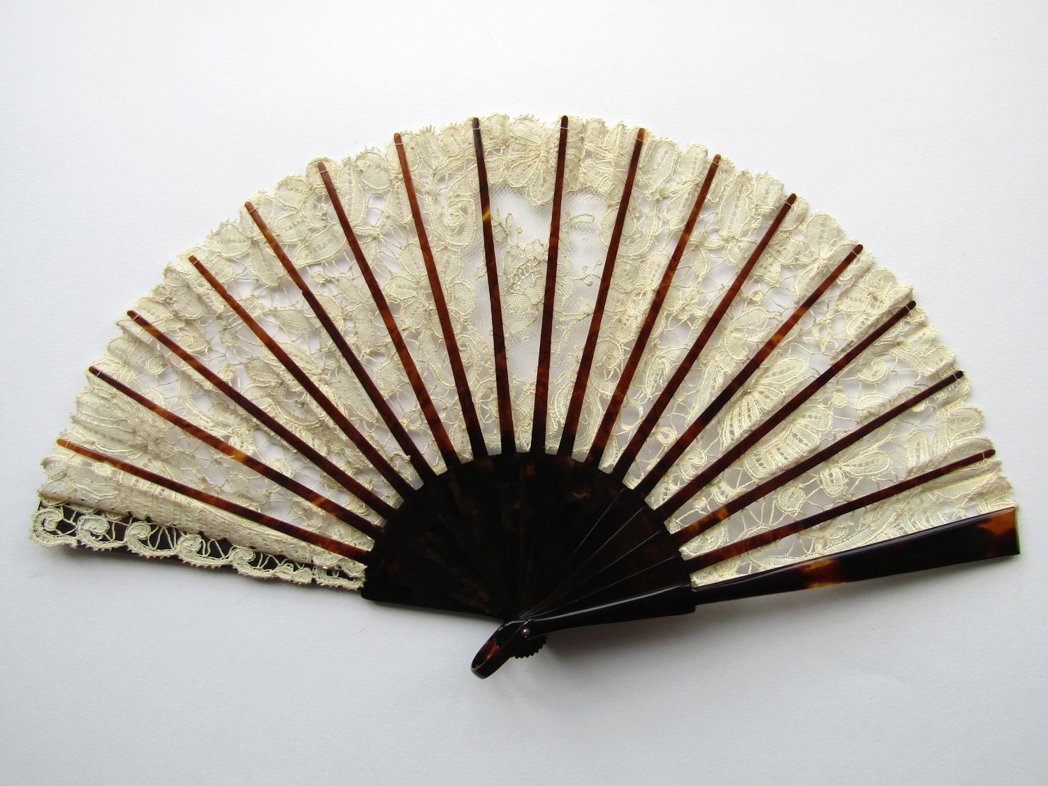 Duvelleroy-Handmade-Mixed-Belgian-Lace-and-Tortoiseshell-Fan-08