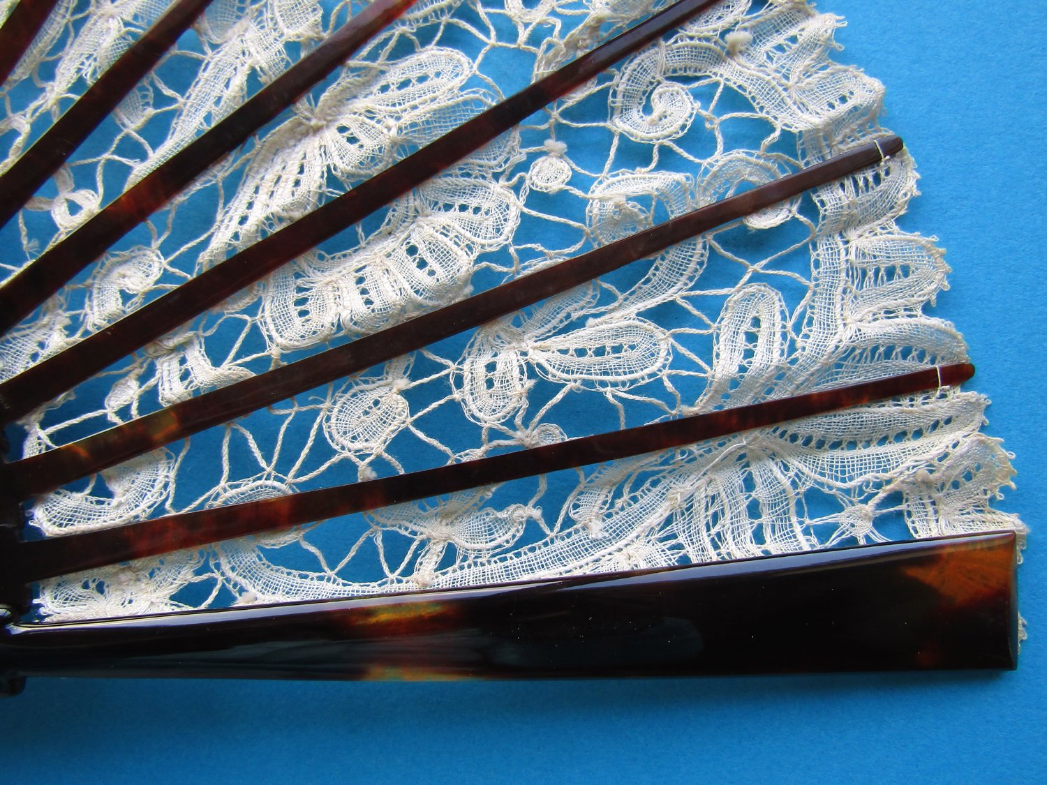 Duvelleroy-Handmade-Mixed-Belgian-Lace-and-Tortoiseshell-Fan-09