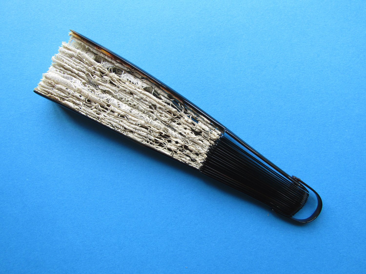 Duvelleroy-Handmade-Mixed-Belgian-Lace-and-Tortoiseshell-Fan-10