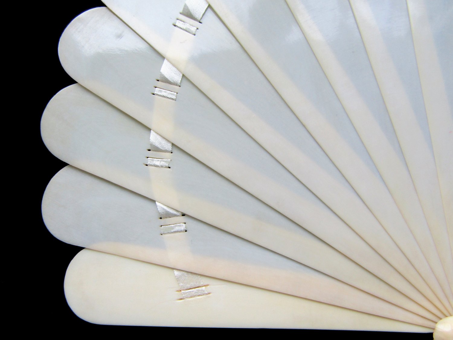 Carved-Dieppe-Brise-Fan-04