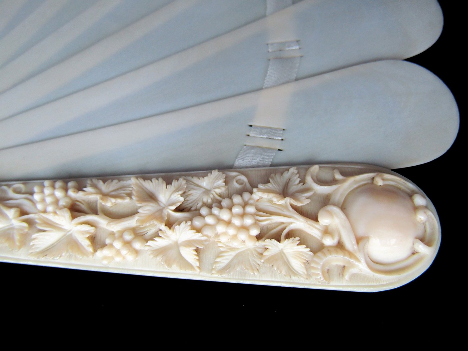 Carved-Dieppe-Brise-Fan-06