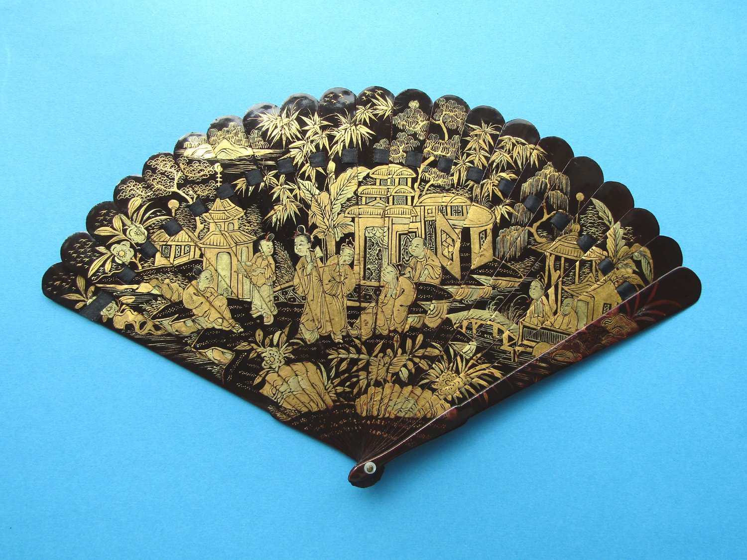 Cantonese-Lacquer-Fan-01