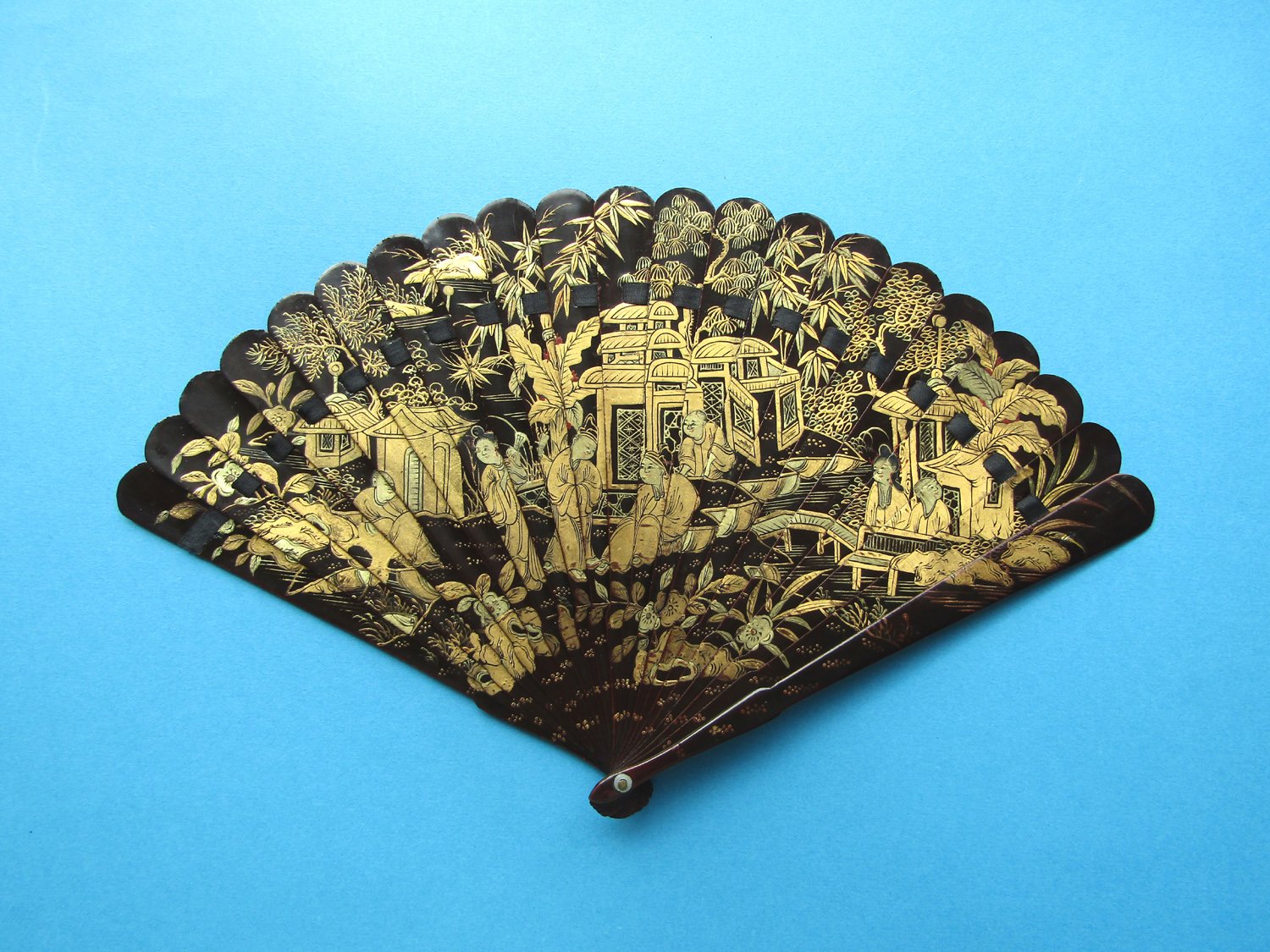 Cantonese-Lacquer-Fan-07