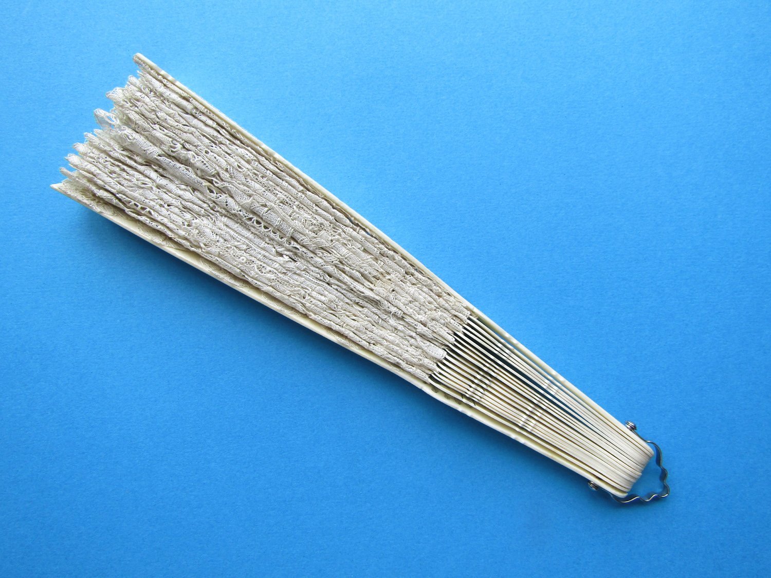 Handmade-Tape-Lace-and-Carved-Bone-Fan-07