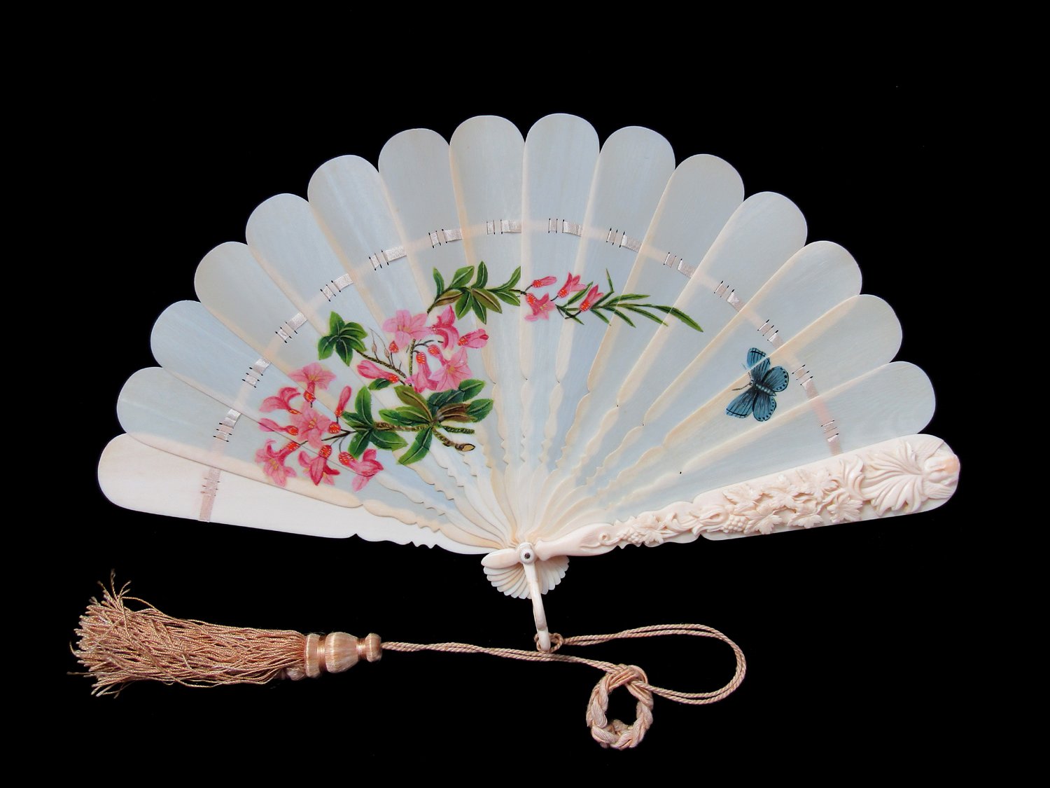 Carved-Dieppe-Brise-Fan-01