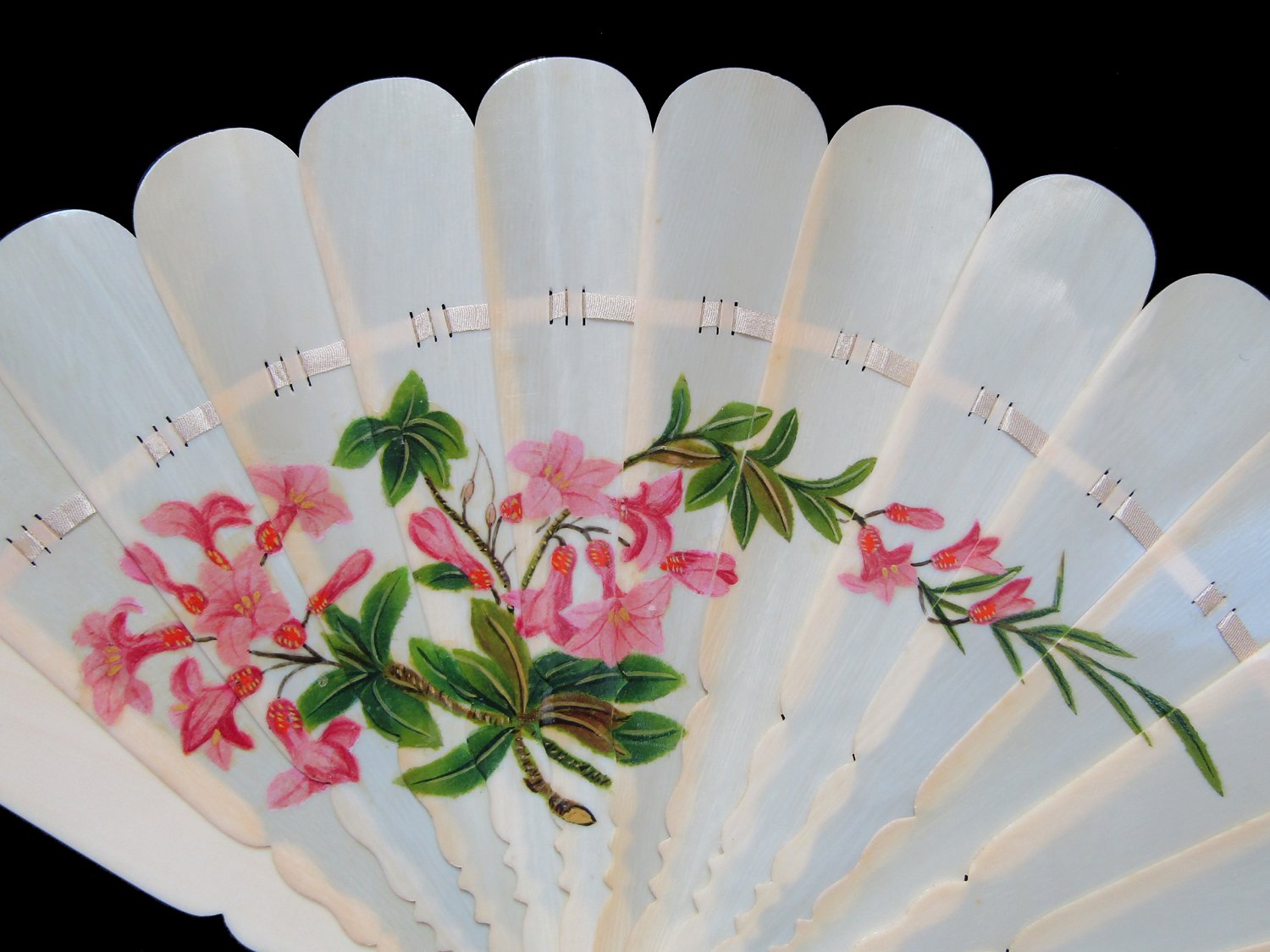 Carved-Dieppe-Brise-Fan-04
