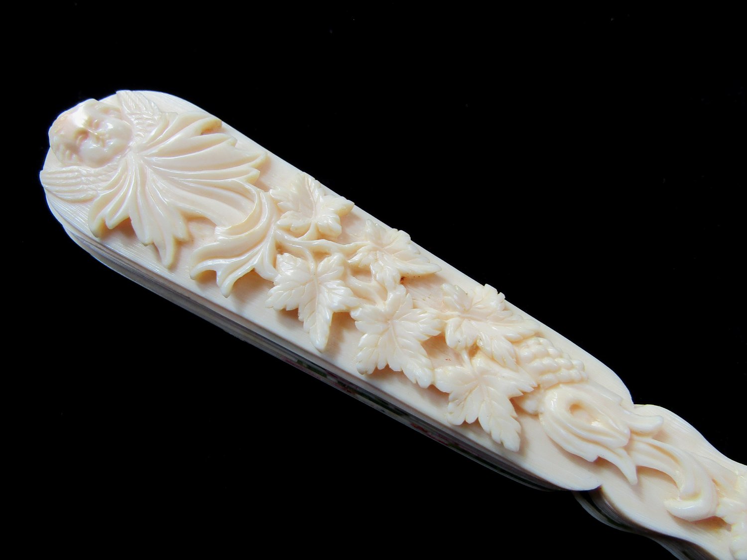 Carved-Dieppe-Brise-Fan-05