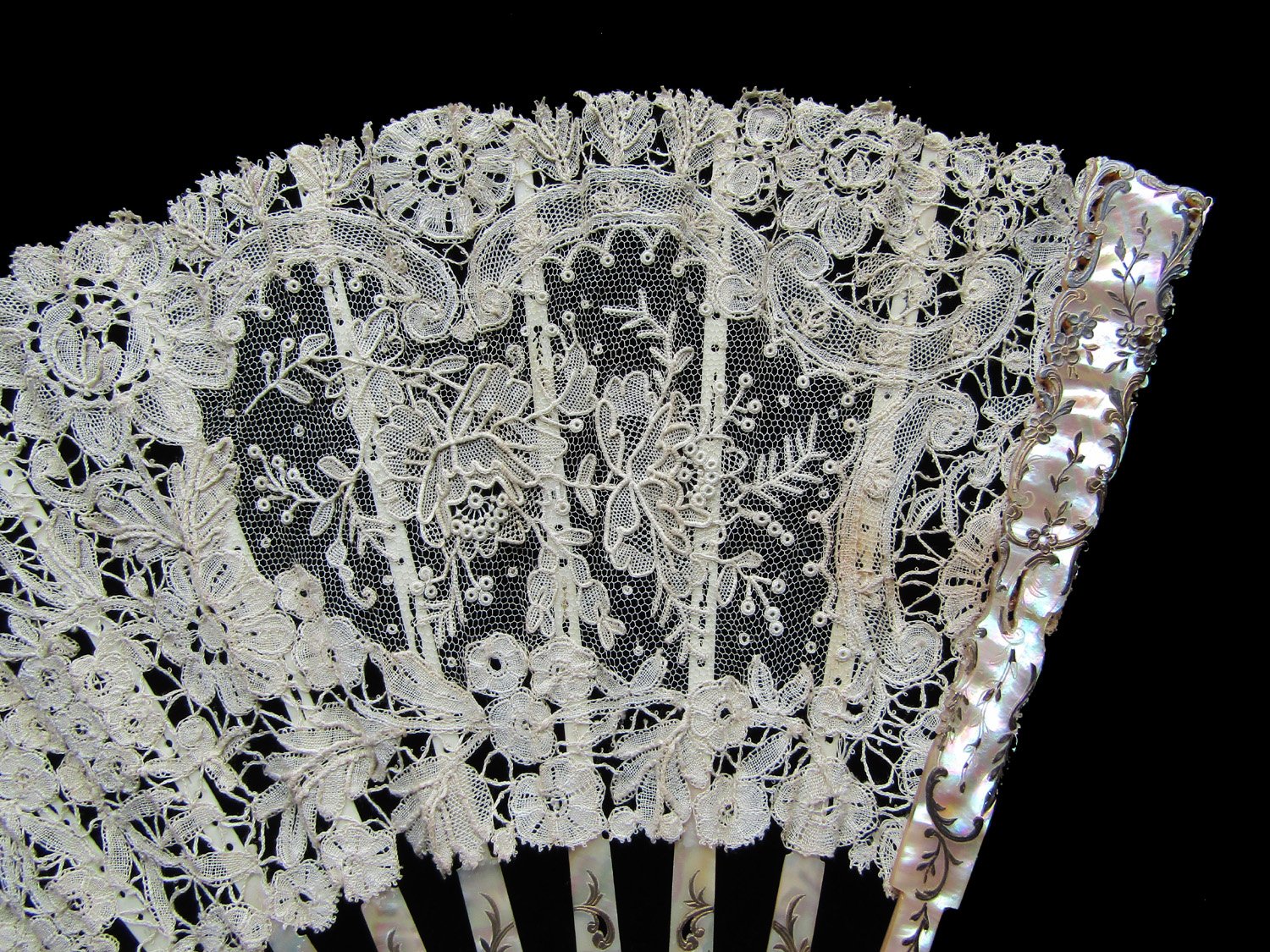 Mixed-Belgian-Lace-Mother-of- Pearl-Fan-03