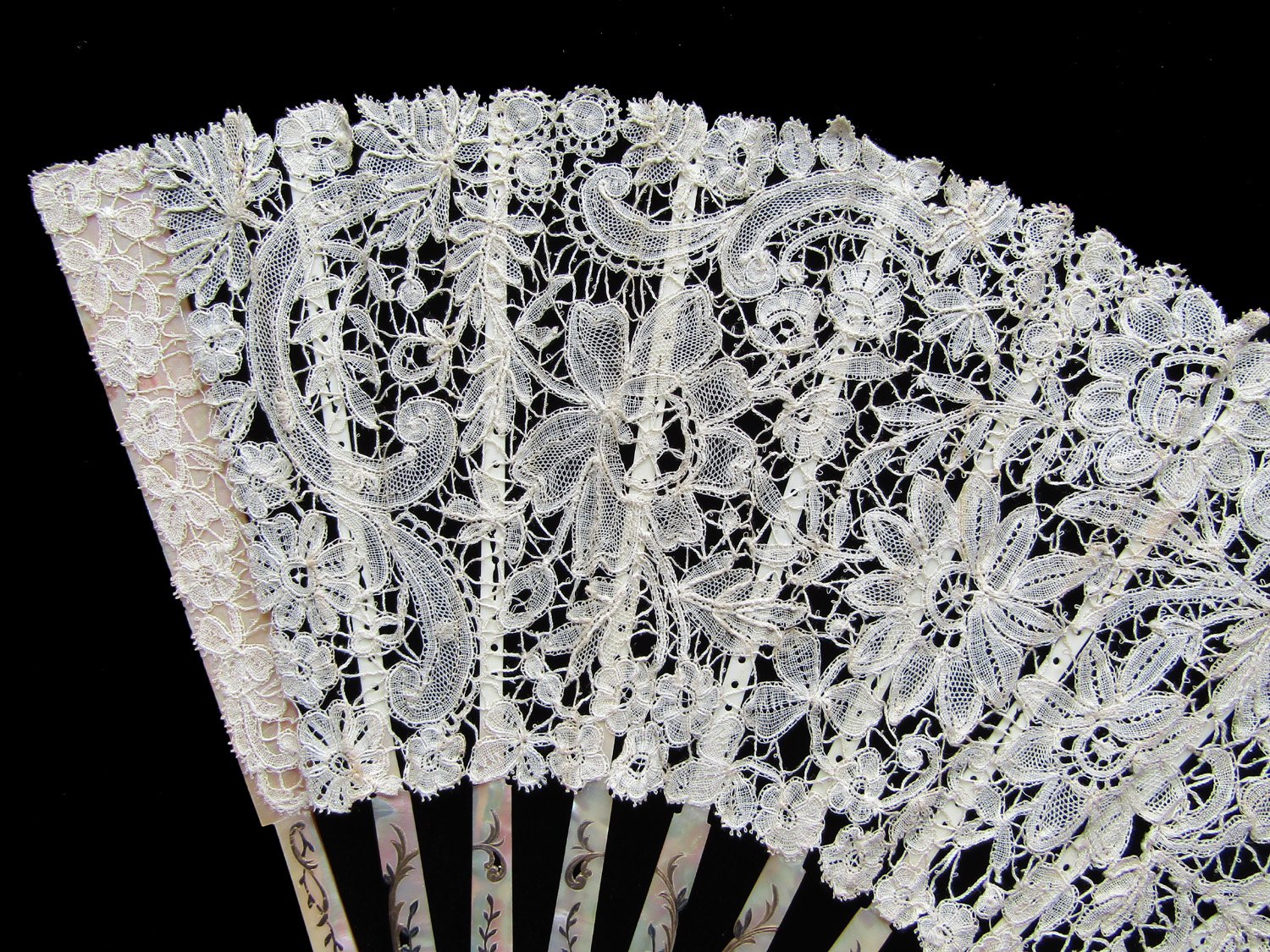 Mixed-Belgian-Lace-Mother-of- Pearl-Fan-05