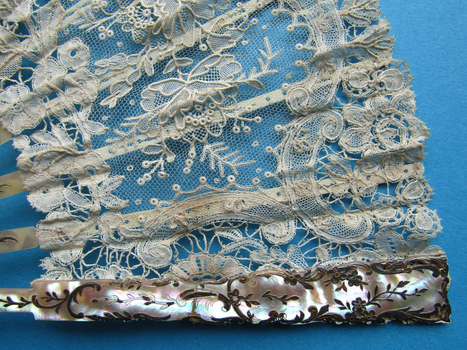 Mixed-Belgian-Lace-Mother-of- Pearl-Fan-06