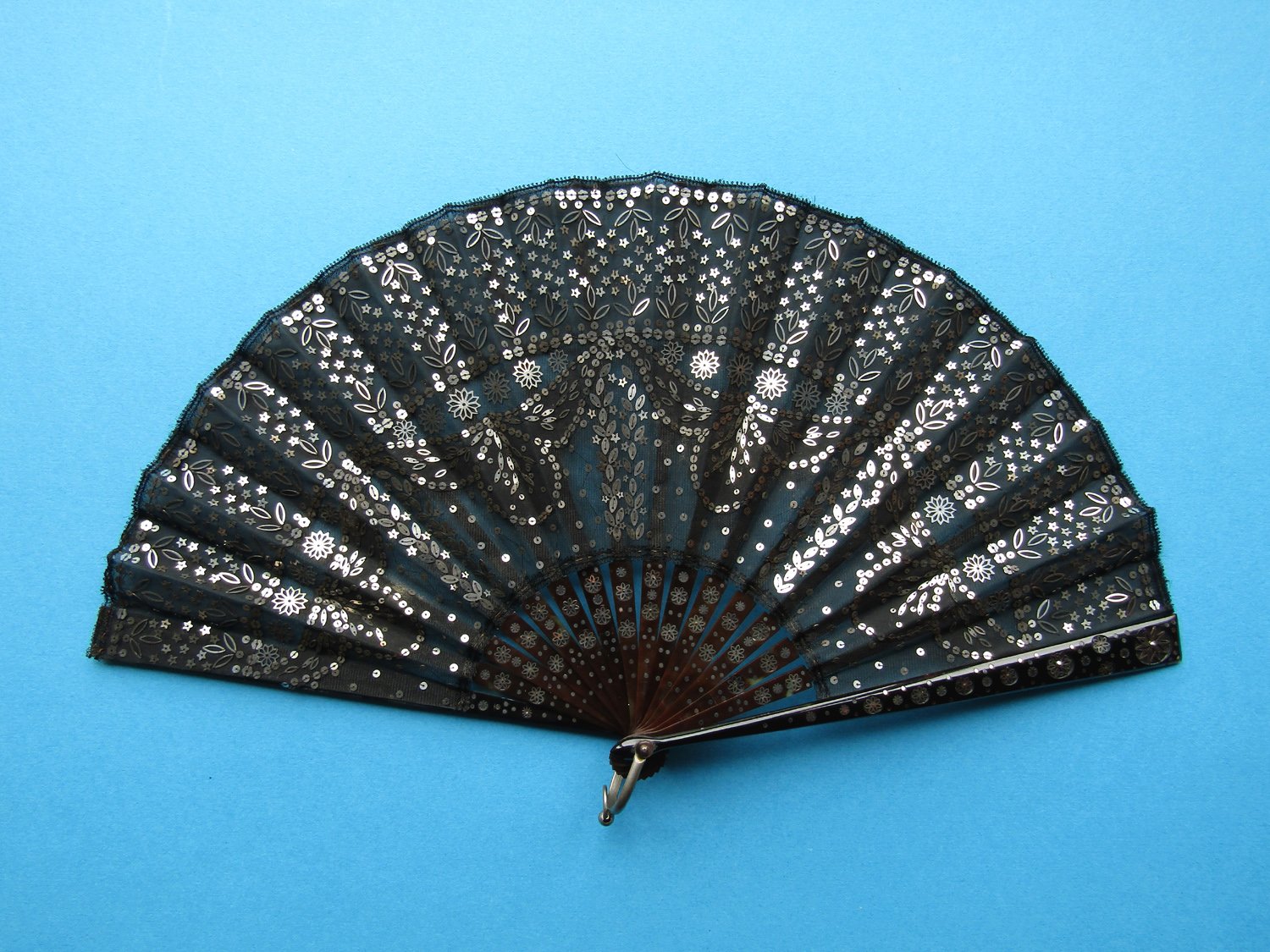 Sequined-Silk-and-Tortoiseshell-Fan-01