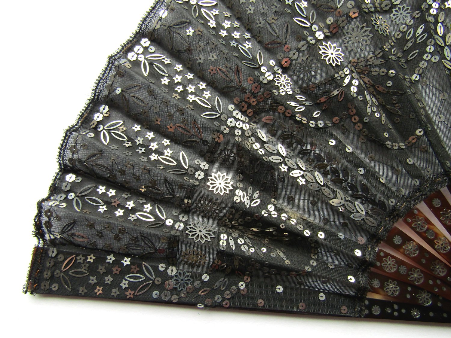 Sequined-Silk-and-Tortoiseshell-Fan-06