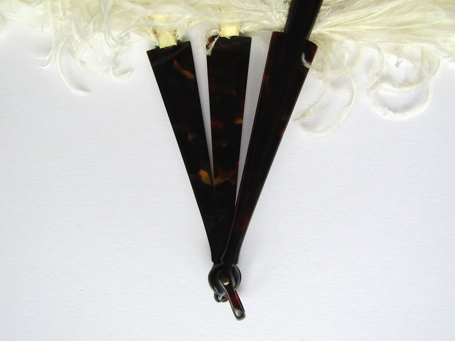 Art-Deco-Debutante-Ostrich-Tortoiseshell-Fan-02