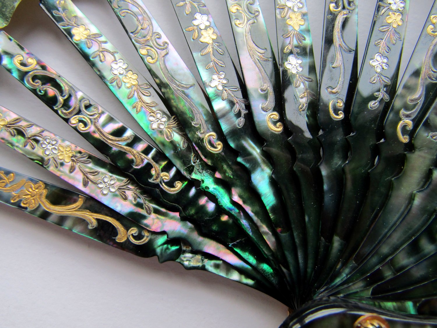 Pink-Victorian-Mother-of-Pearl-Fan-09